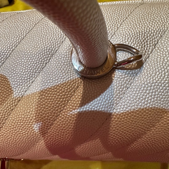 Chanel pearlescent white coco handle medium/large size. - Picture 14 of 16